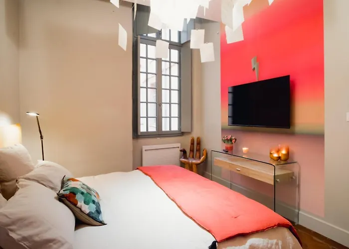 Apartament Five - Parking, Balneotherapie, Place Nationale, Un Havre De Paix