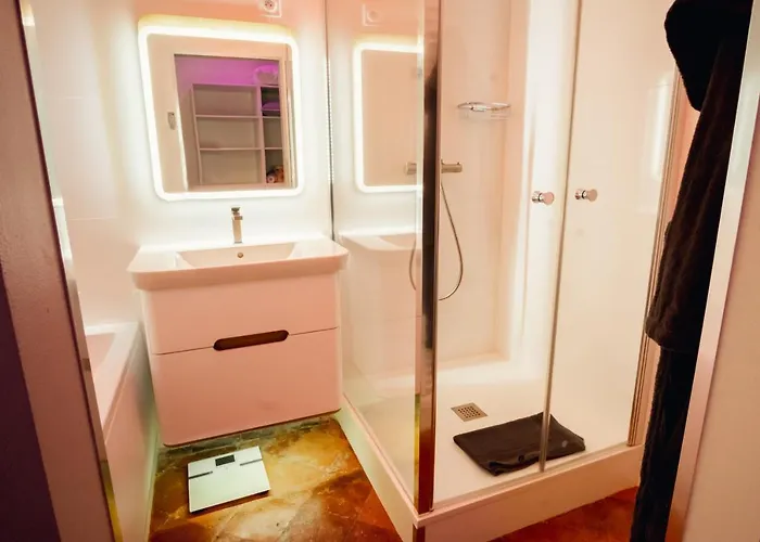 Apartament Five - Parking, Balneotherapie, Place Nationale, Un Havre De Paix *