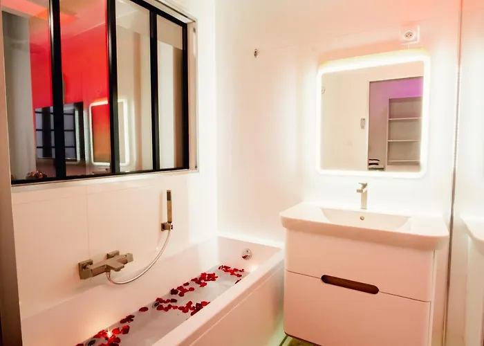 Apartament Five - Parking, Balneotherapie, Place Nationale, Un Havre De Paix