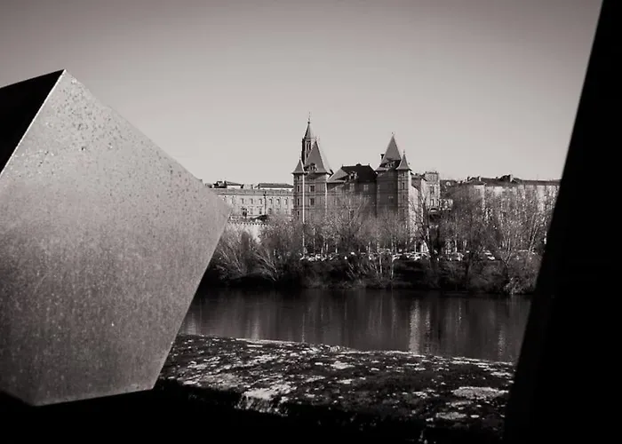 Five - Parking, Balneotherapie, Place Nationale, Un Havre De Paix * Montauban