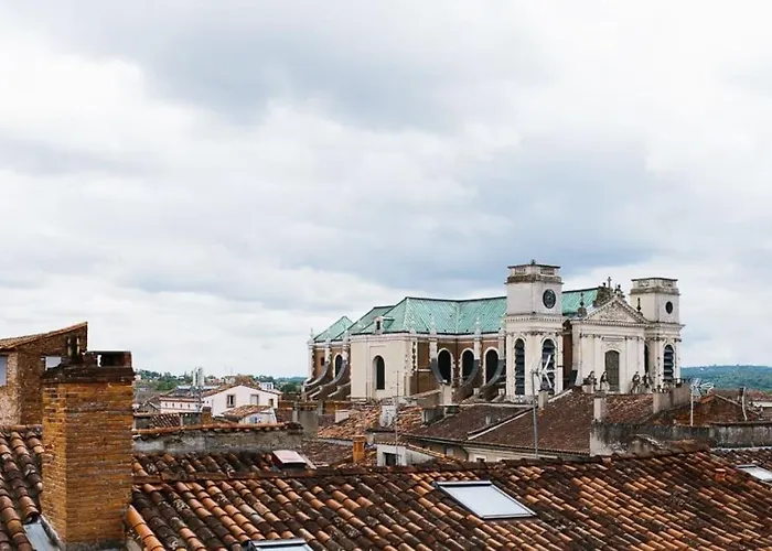 Five - Parking, Balneotherapie, Place Nationale, Un Havre De Paix *