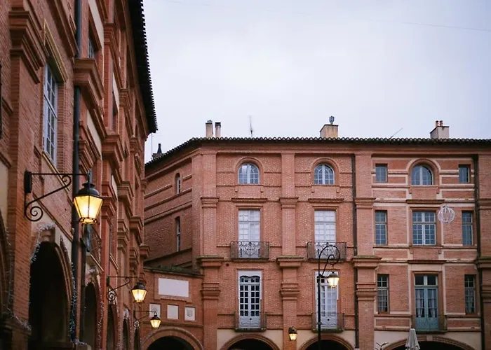 Five - Parking, Balneotherapie, Place Nationale, Un Havre De Paix