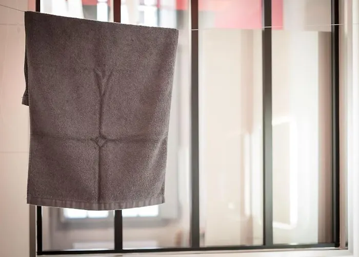 Five - Parking, Balneotherapie, Place Nationale, Un Havre De Paix Apartament *