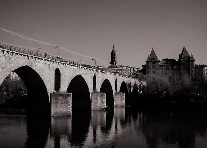 Five - Parking, Balneotherapie, Place Nationale, Un Havre De Paix *