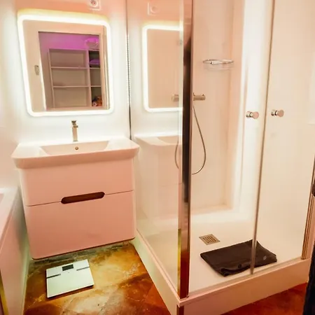 Apartament Five - Parking, Balneotherapie, Place Nationale, Un Havre De Paix *