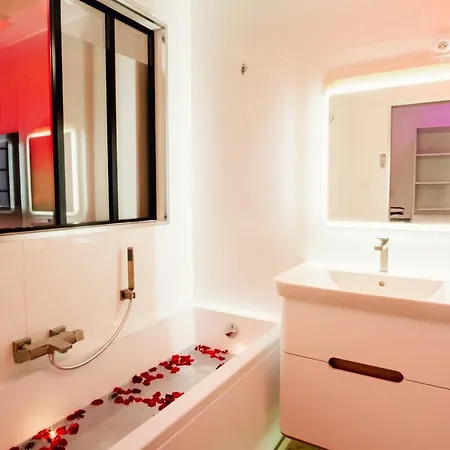 Apartment Five - Parking, Balneotherapie, Place Nationale, Un Havre De Paix