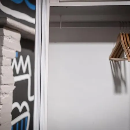 Five - Parking, Balneotherapie, Place Nationale, Un Havre De Paix *